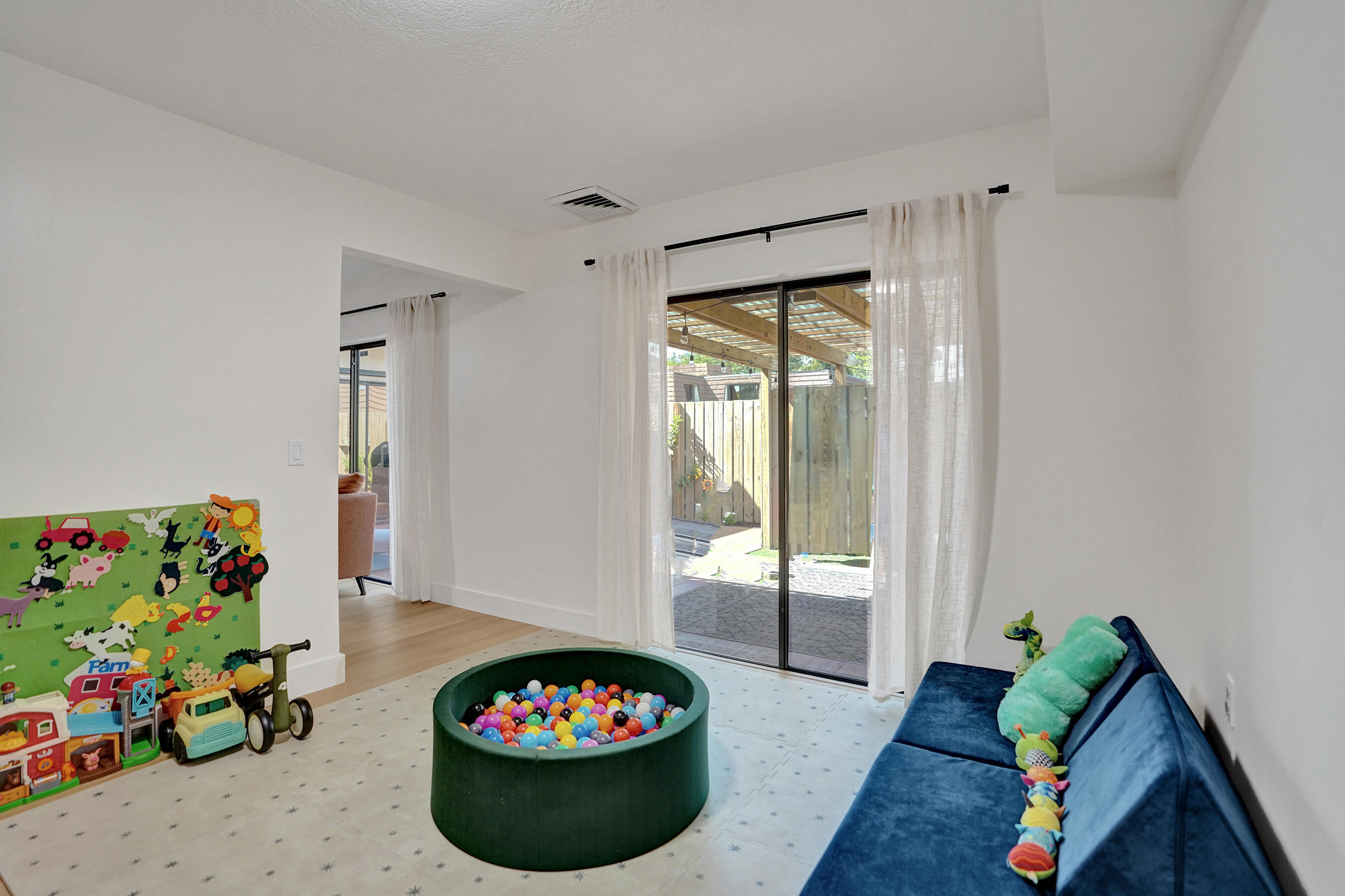 GARDEN LAKES AND GARDEN SQUARE SHOPS - Residential