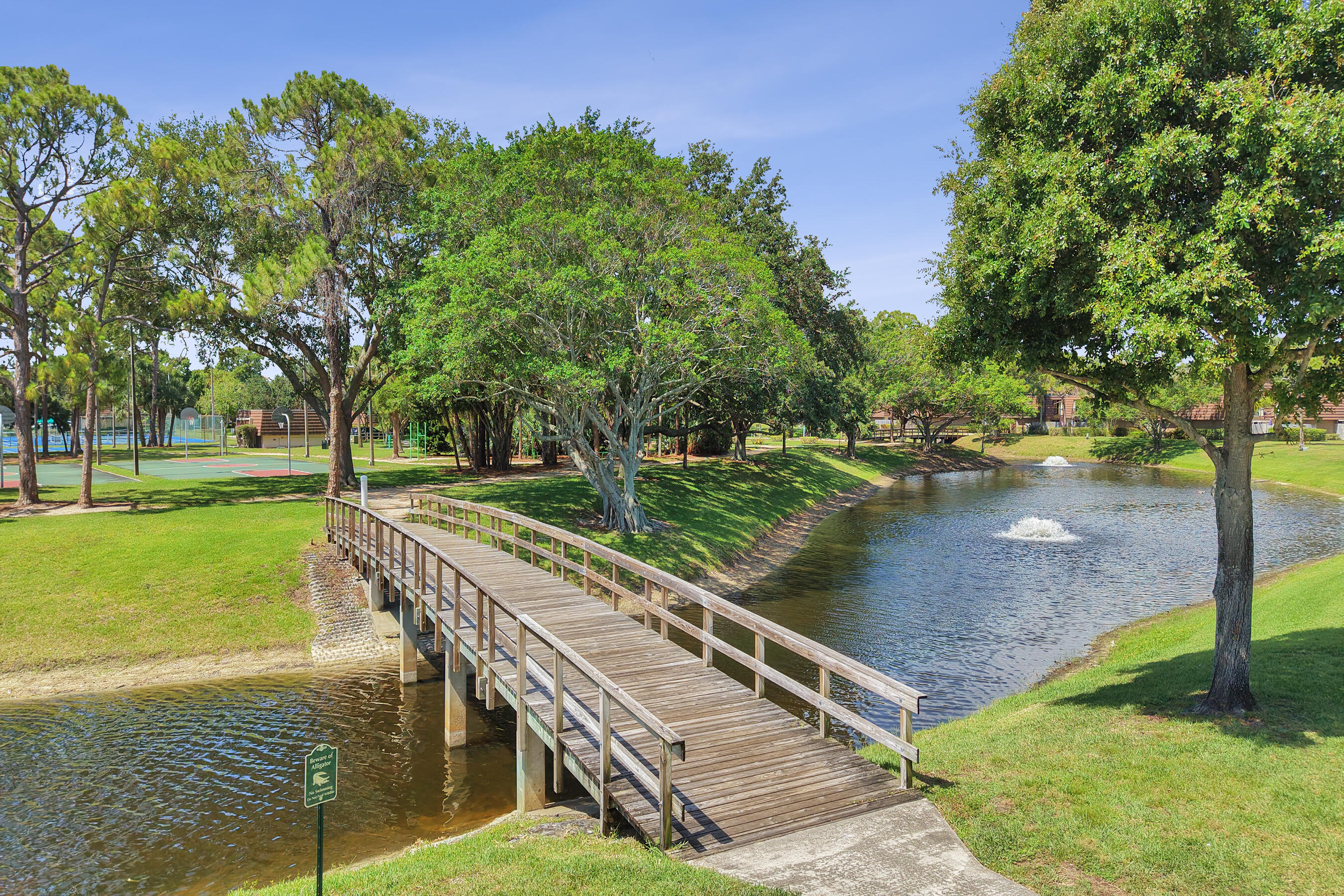 GARDEN LAKES AND GARDEN SQUARE SHOPS - Residential