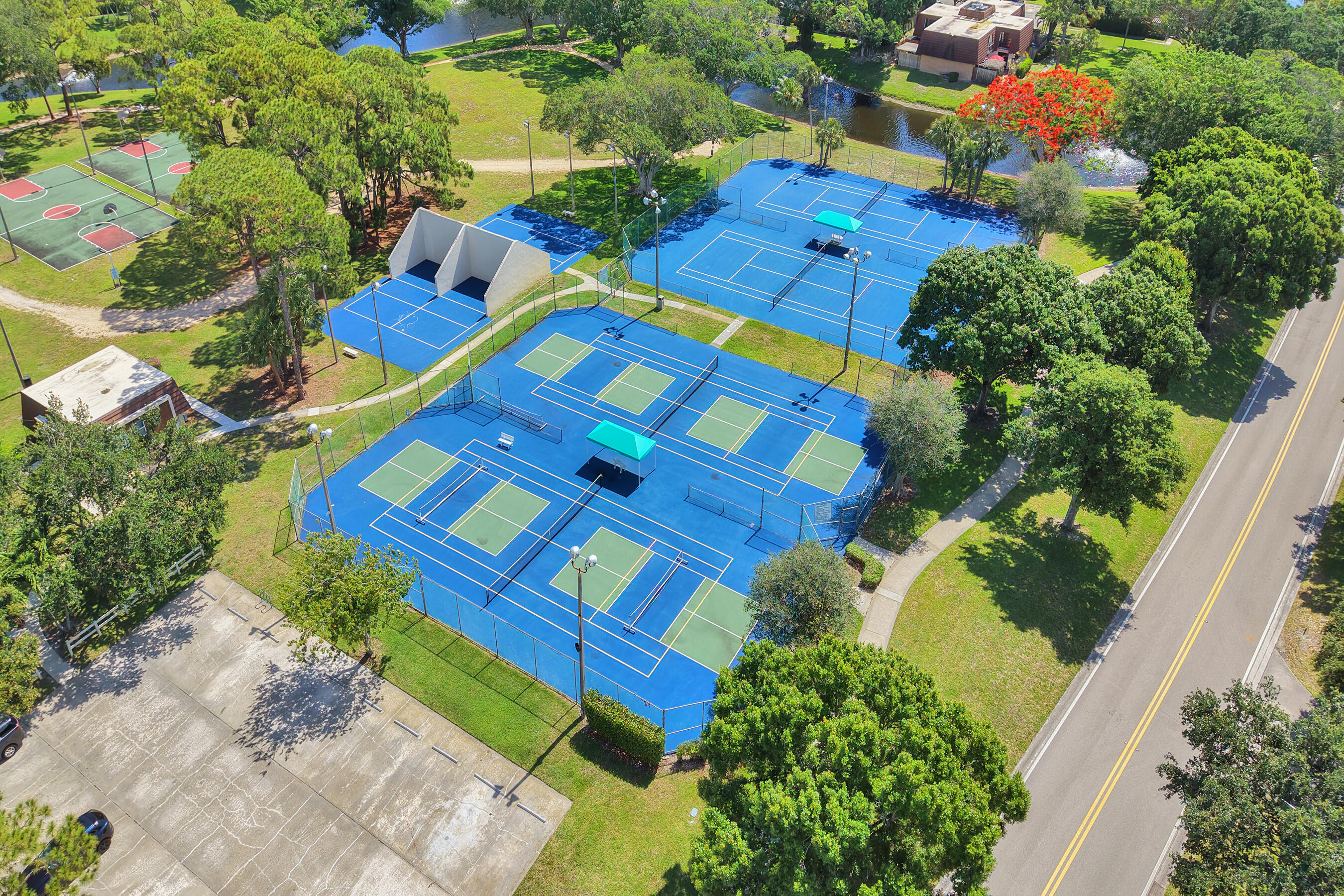 GARDEN LAKES AND GARDEN SQUARE SHOPS - Residential