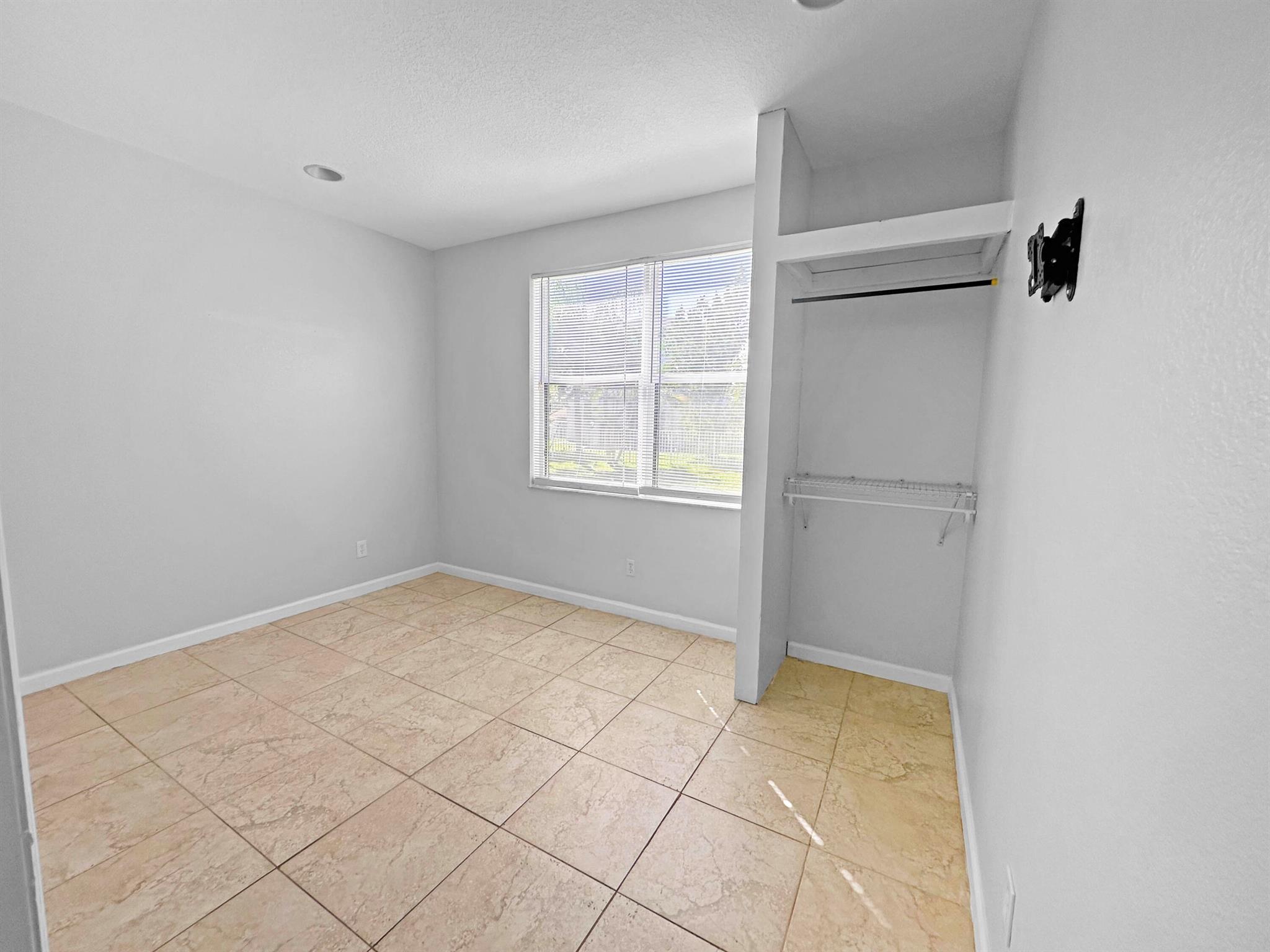 VIZCAYA FALLS PLAT 1 - Residential Lease