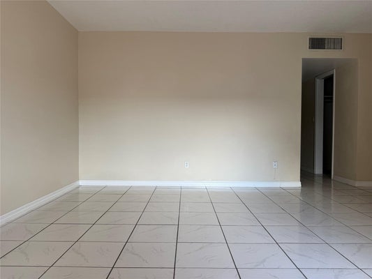 4928 HOLLYWOOD BLVD APT 12, HOLLYWOOD, FL 33021 - Image b1bd6dd445e79e0ec459904bb3fab973/3337957873