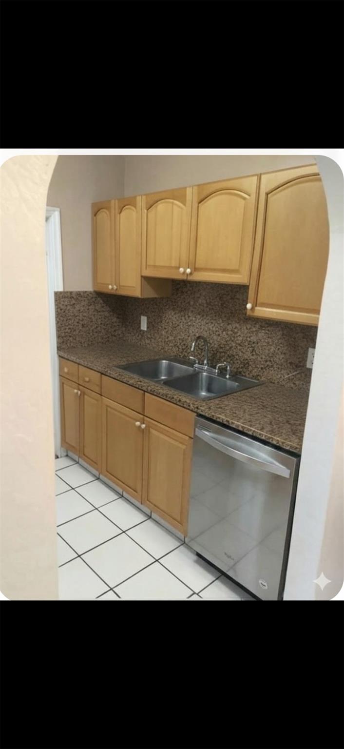 HOLLYWOOD - Residential Lease