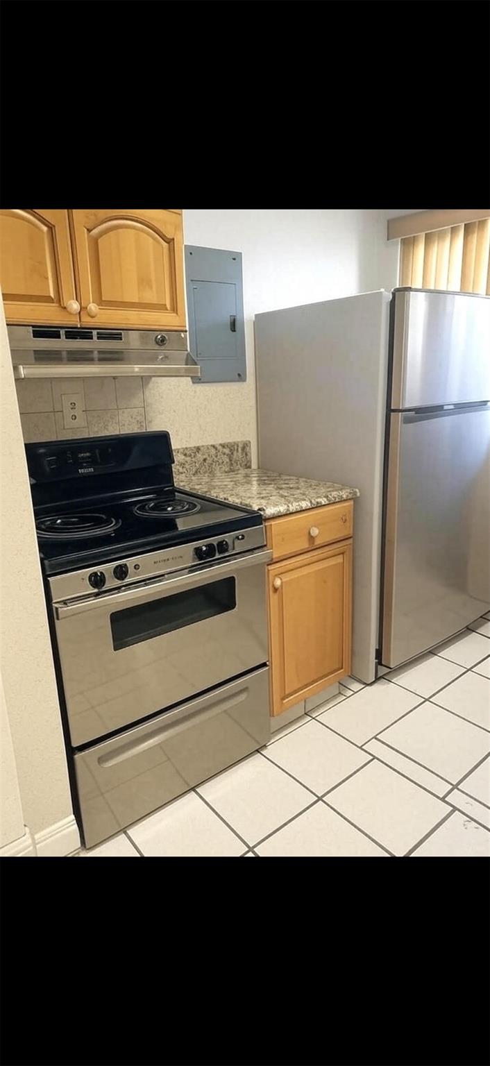 HOLLYWOOD - Residential Lease