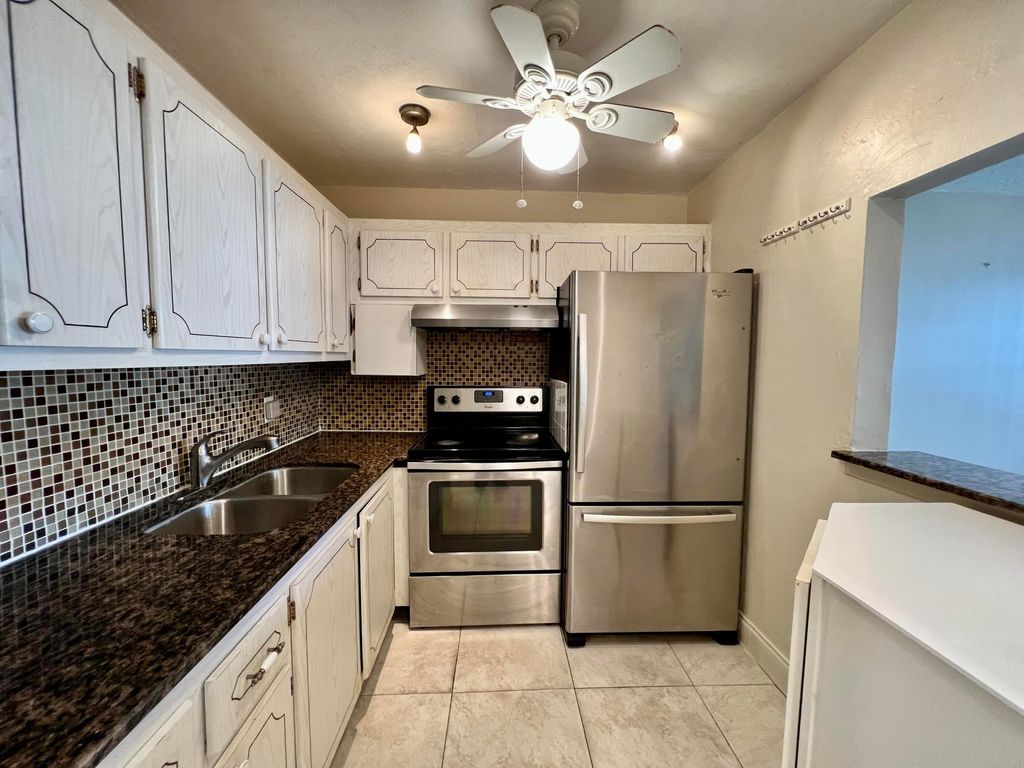 Photo of 94 Windsor E, West Palm Beach, FL 33417 (MLS # B26043995)