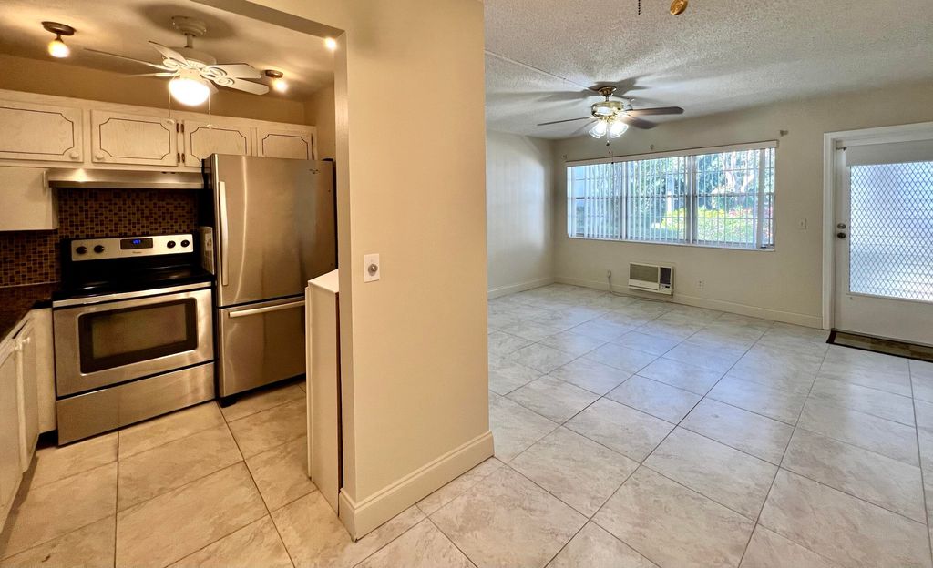 Photo of 94 Windsor E, West Palm Beach, FL 33417 (MLS # B26043995)
