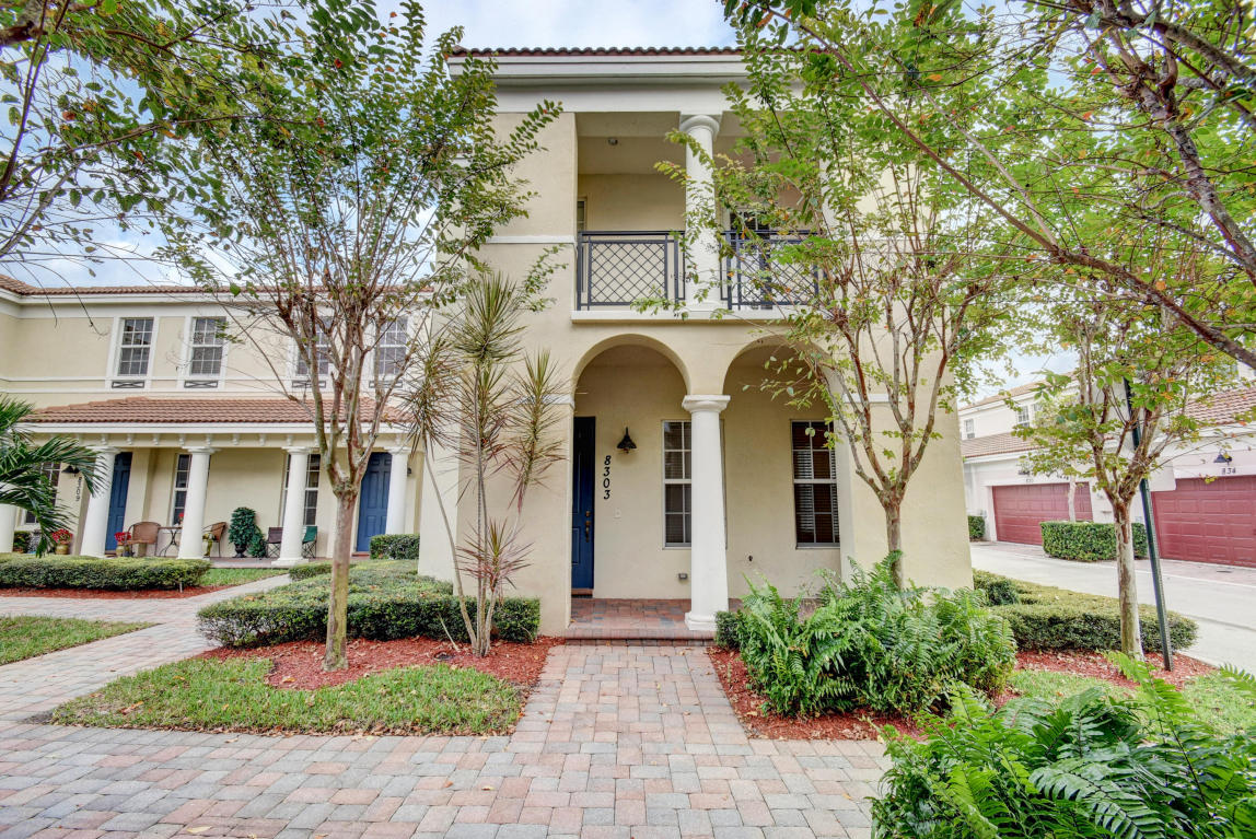 Spacious end unit in Central Park with excellent end unit location beautiful bright with 2 car garage, 3 Bedrooms and 2 bathrooms upstairs and powder room downstairs. Kitchen complete with granite counter-tops and tall wood cabinets. Laundry room equipped with washer and dryer upstairs. Community has club house, fitness center, pool and play area. Close to Congress exit to highway, minutes from beaches, Mizner and Town Center.