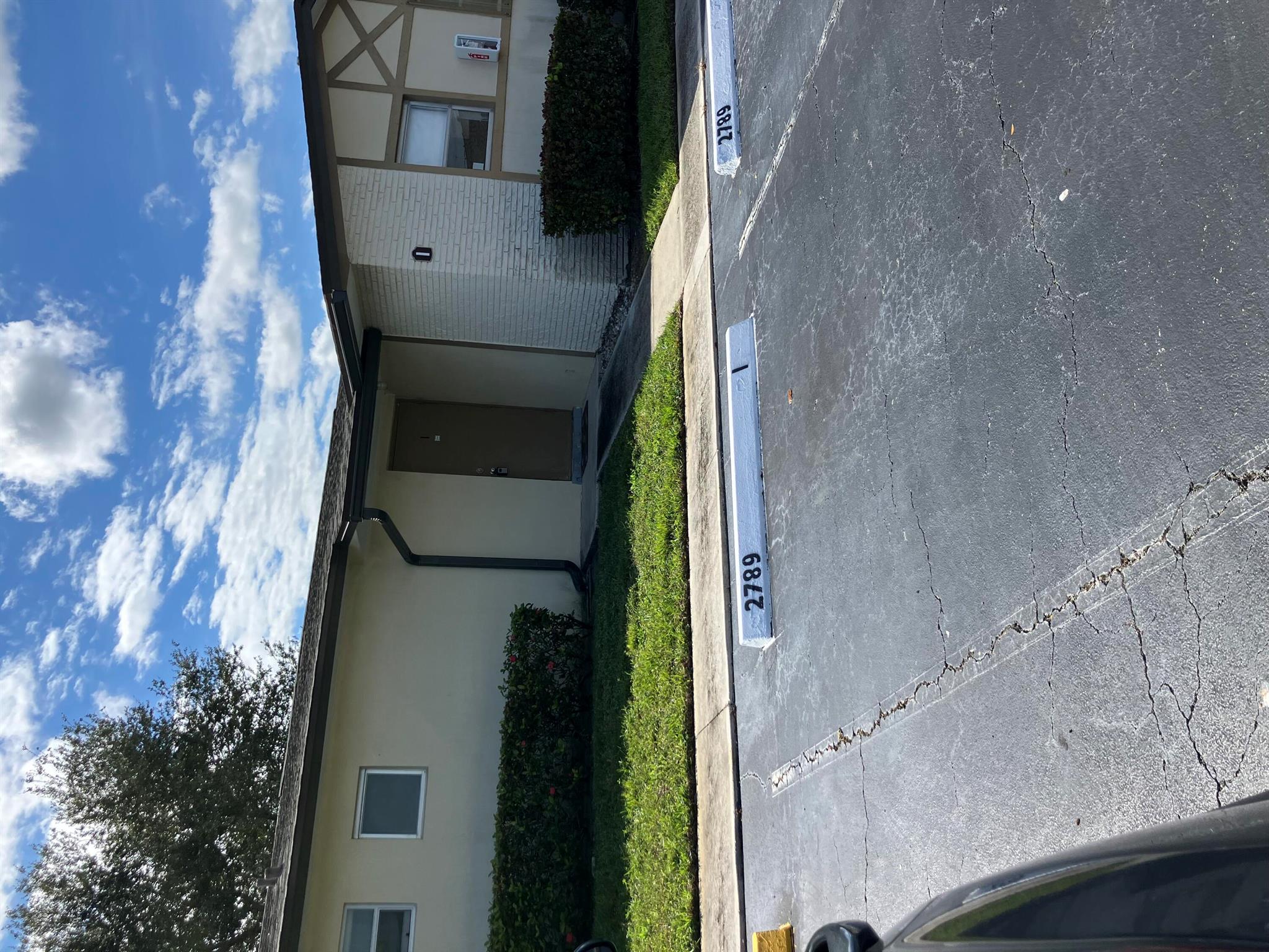 Cresthaven Villlas 3 Cond - Residential