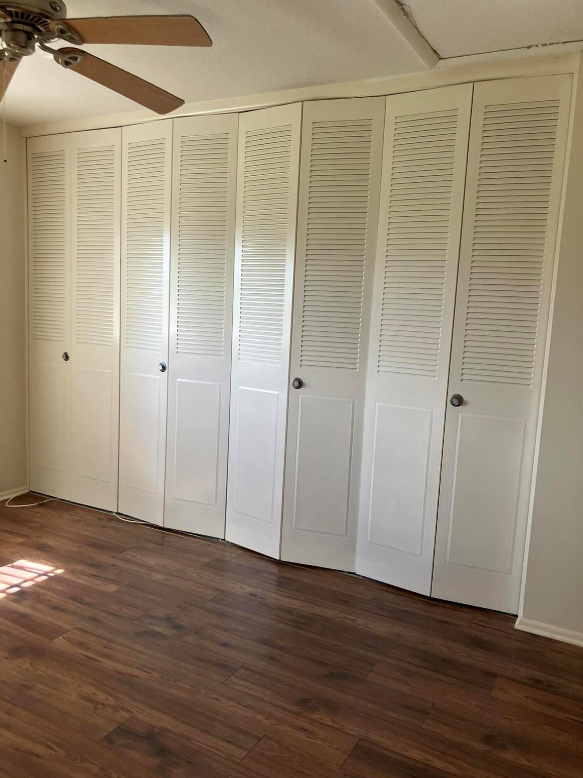 Cresthaven Villlas 3 Cond - Residential