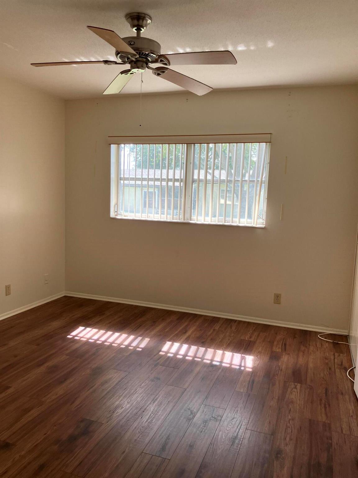 Cresthaven Villlas 3 Cond - Residential