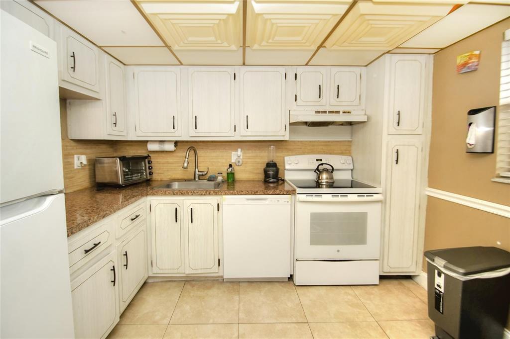 8401 LAGOS DE CAMPO Boulevard 306V