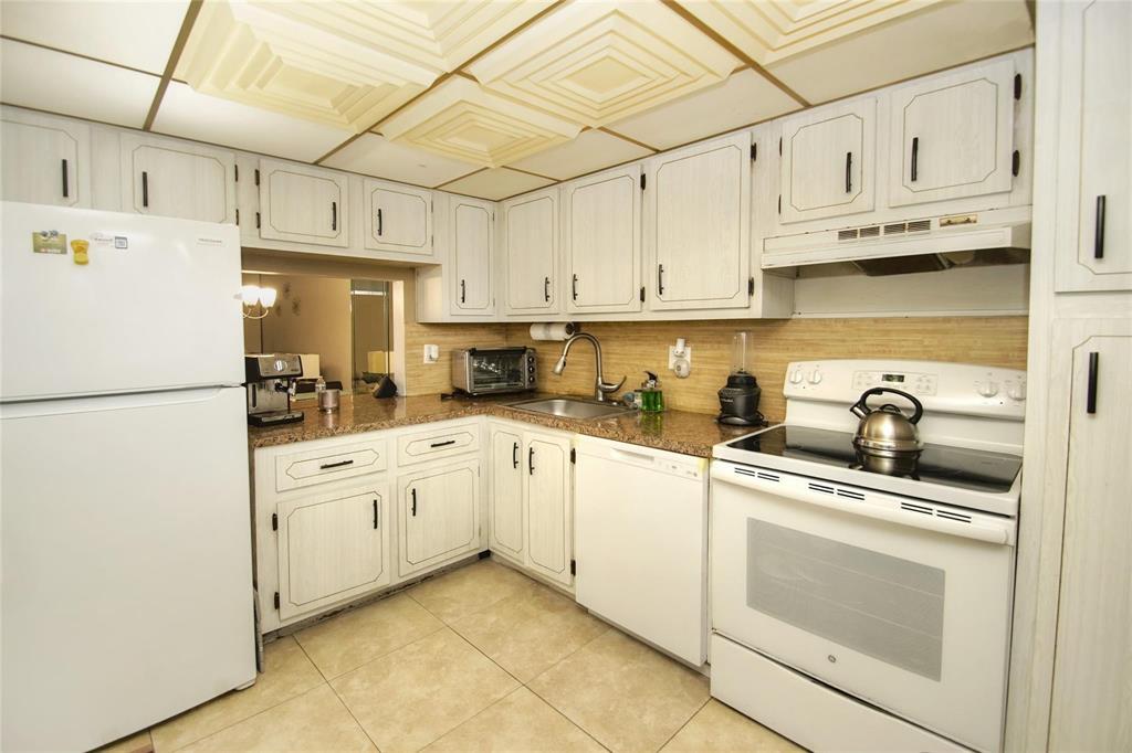 8401 LAGOS DE CAMPO Boulevard 306V