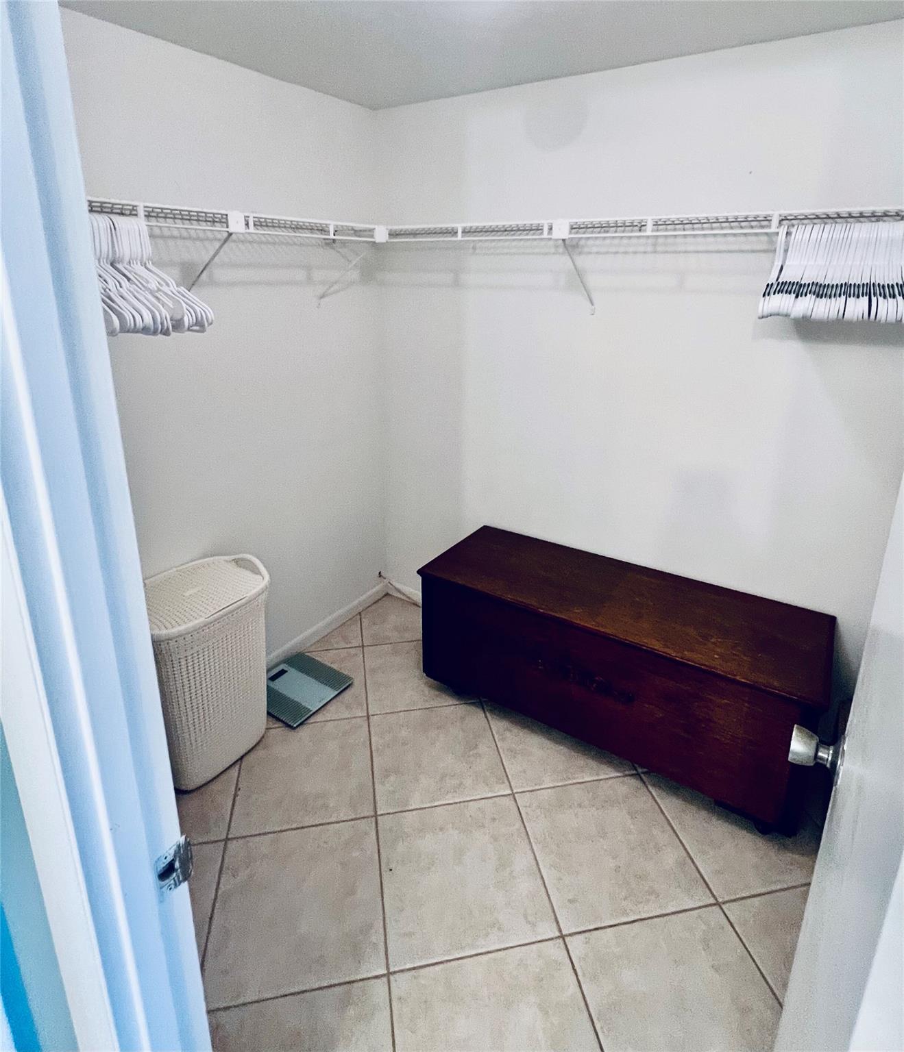 Country Club Tower - Residential Lease
