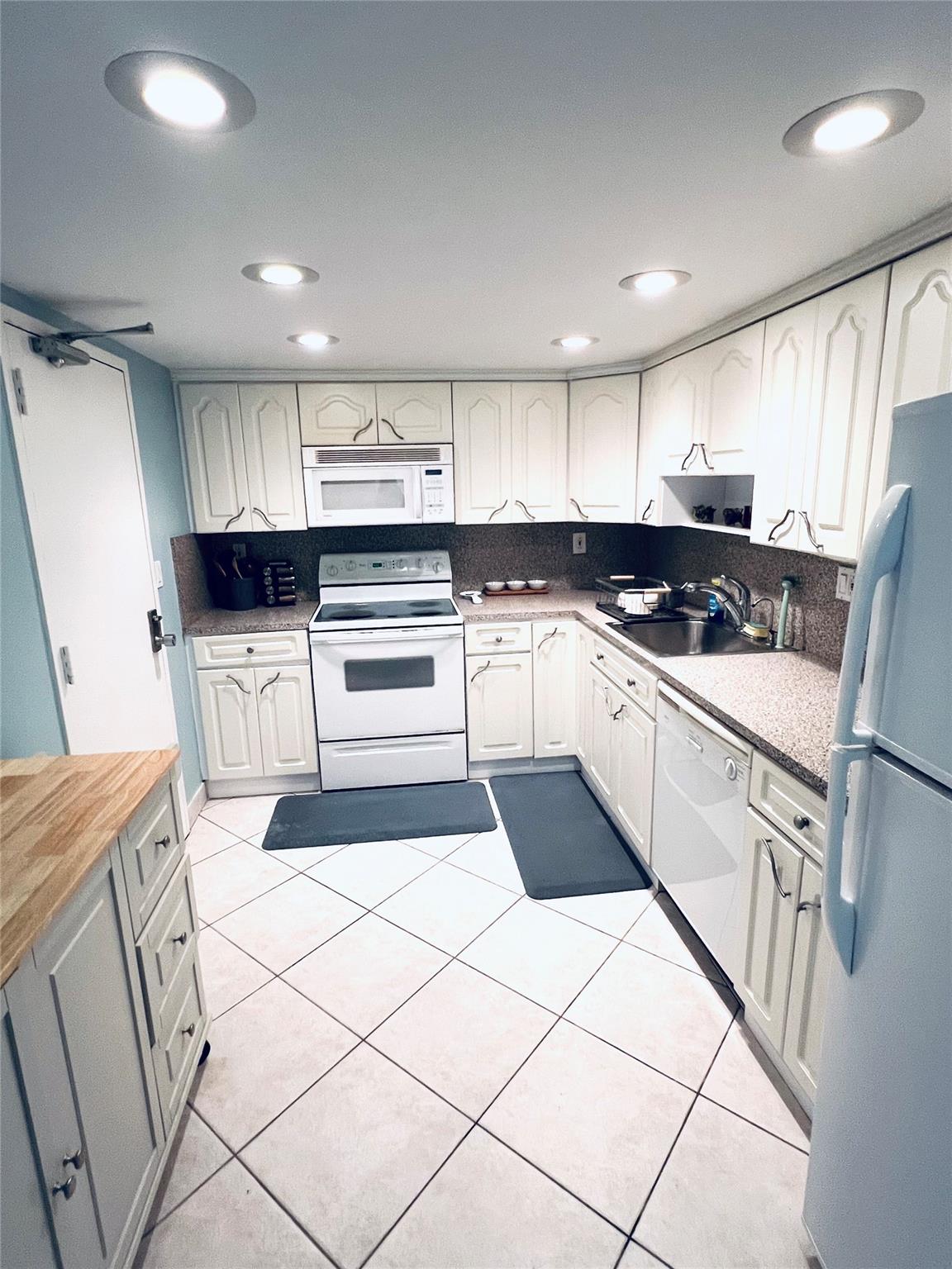 Country Club Tower - Residential Lease
