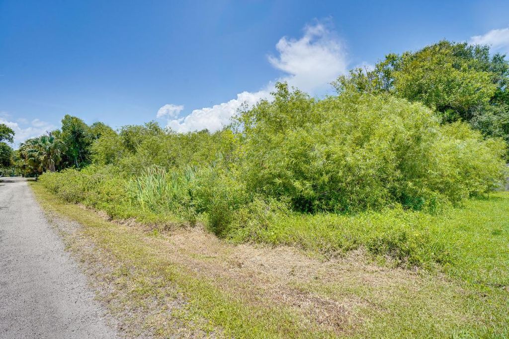 Photo of 0 Baysinger Avenue, Fort Pierce, FL 34982 (MLS # R11091961)