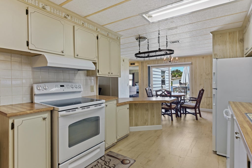 Photo of 7983 SE SARATOGA Drive, Hobe Sound, FL 33455 (MLS # B26074793)