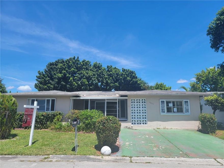 Great Opportunity To Own A Spacious Single Family Home In Paradise Gardens With Amazing Potential! Features A Very Spacious Living Room, Dining Room, Eat-In Kitchen Adjoined By A large Florida Room, Laundry Room, Large Side Media/Entertainment Room, And Spacious Bedrooms! Age Restricted Community (55+). Bring Your Imagination And Make It Your Own. Home Is Originally A 2 Bedroom 2 Bath With A Possibility Of A 3rd Bedroom. Close To The Club House And Community Amenities. Low HOA Fees.