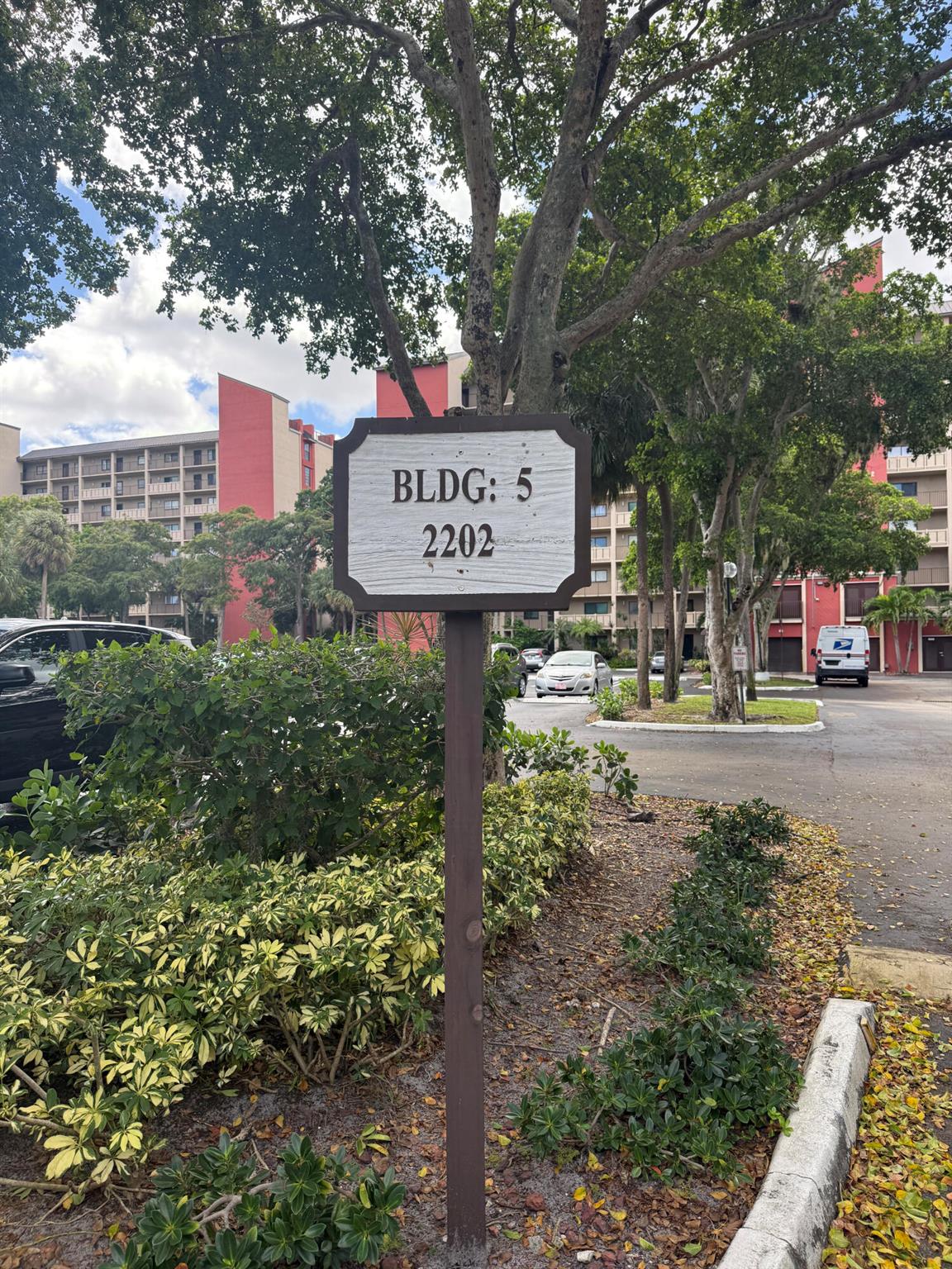 CYPRESS BEND CONDOMINIUM - Residential