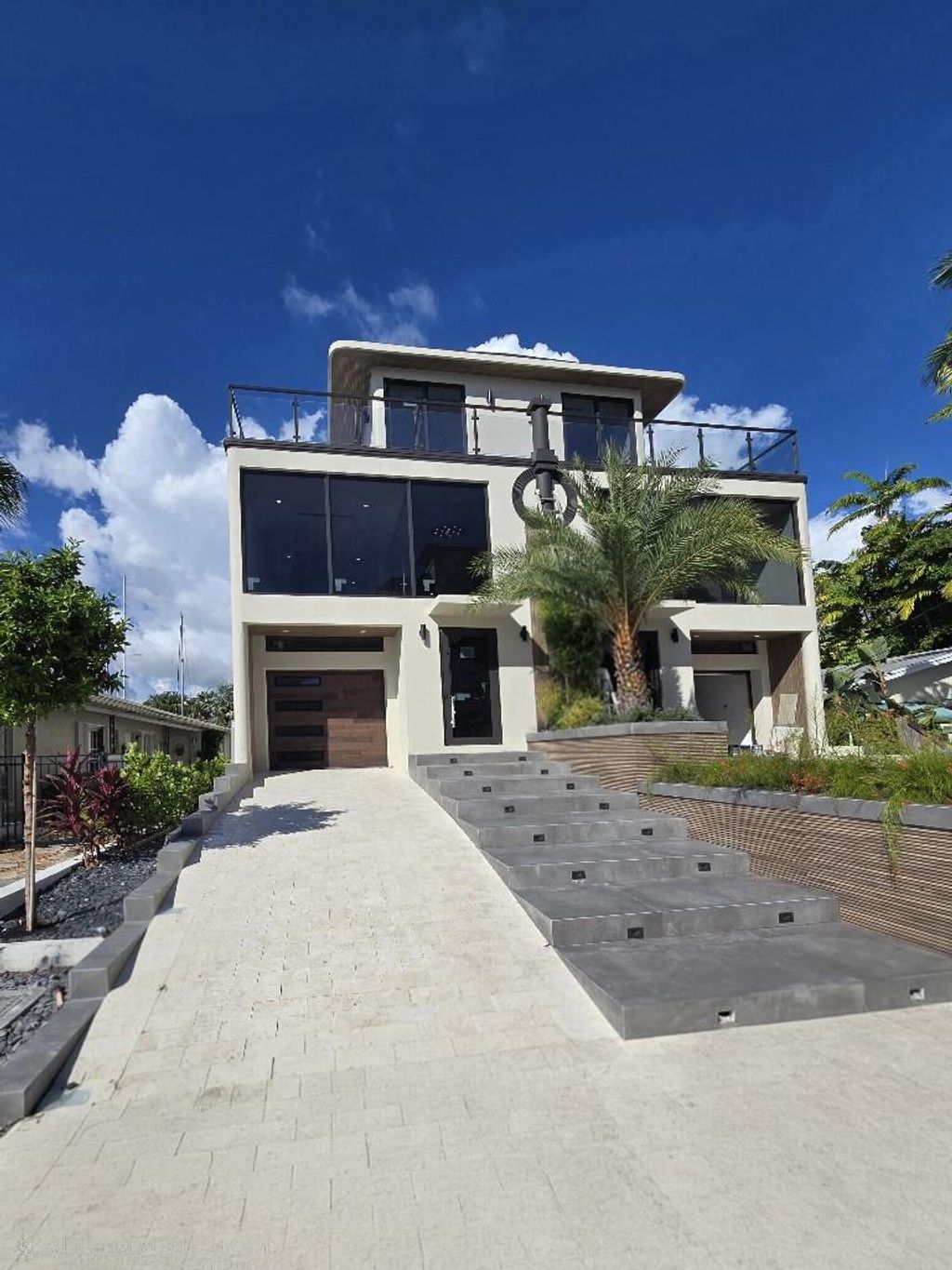 Photo of 323 Hendricks Isle, Fort Lauderdale, FL 33301 (MLS # F10533400)