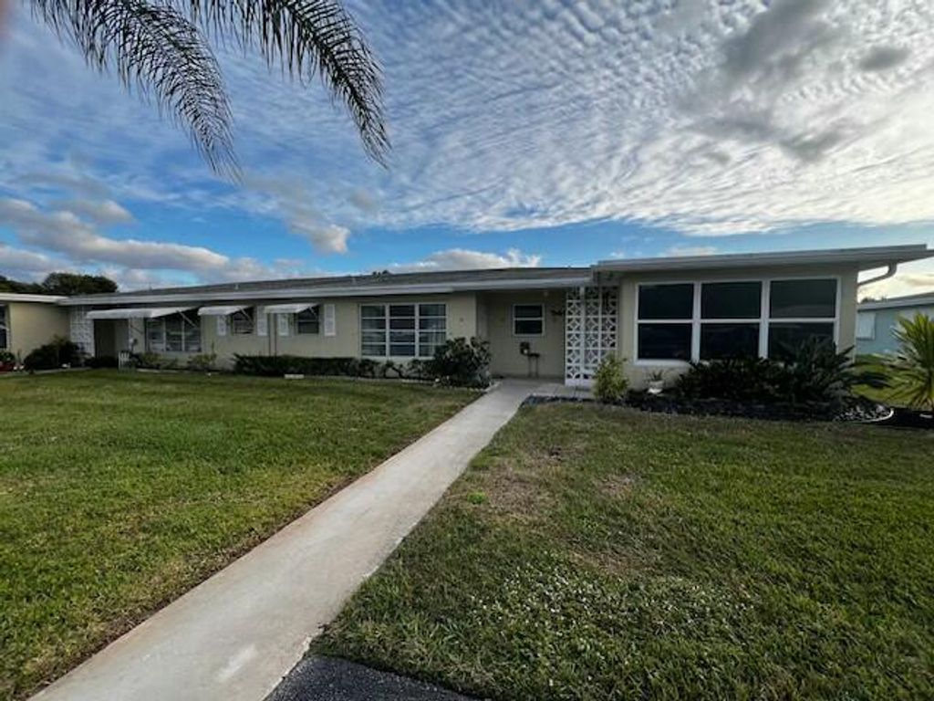 Photo of 262 W High Point Court #C, Delray Beach, FL 33445 (MLS # R11023598)