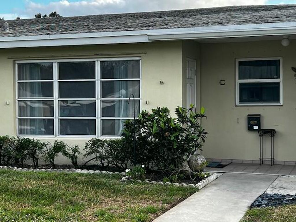Photo of 262 W High Point Court #C, Delray Beach, FL 33445 (MLS # R11023598)