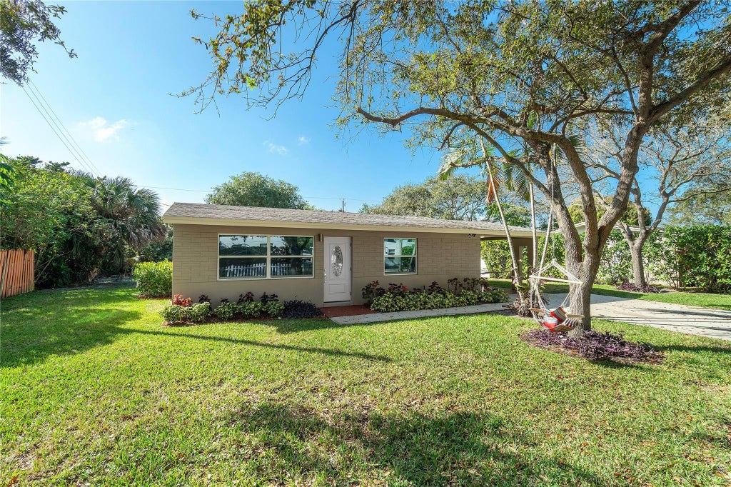 Photo of 1634 NE 3rd Avenue, Delray Beach, FL 33444 (MLS # B26044267)