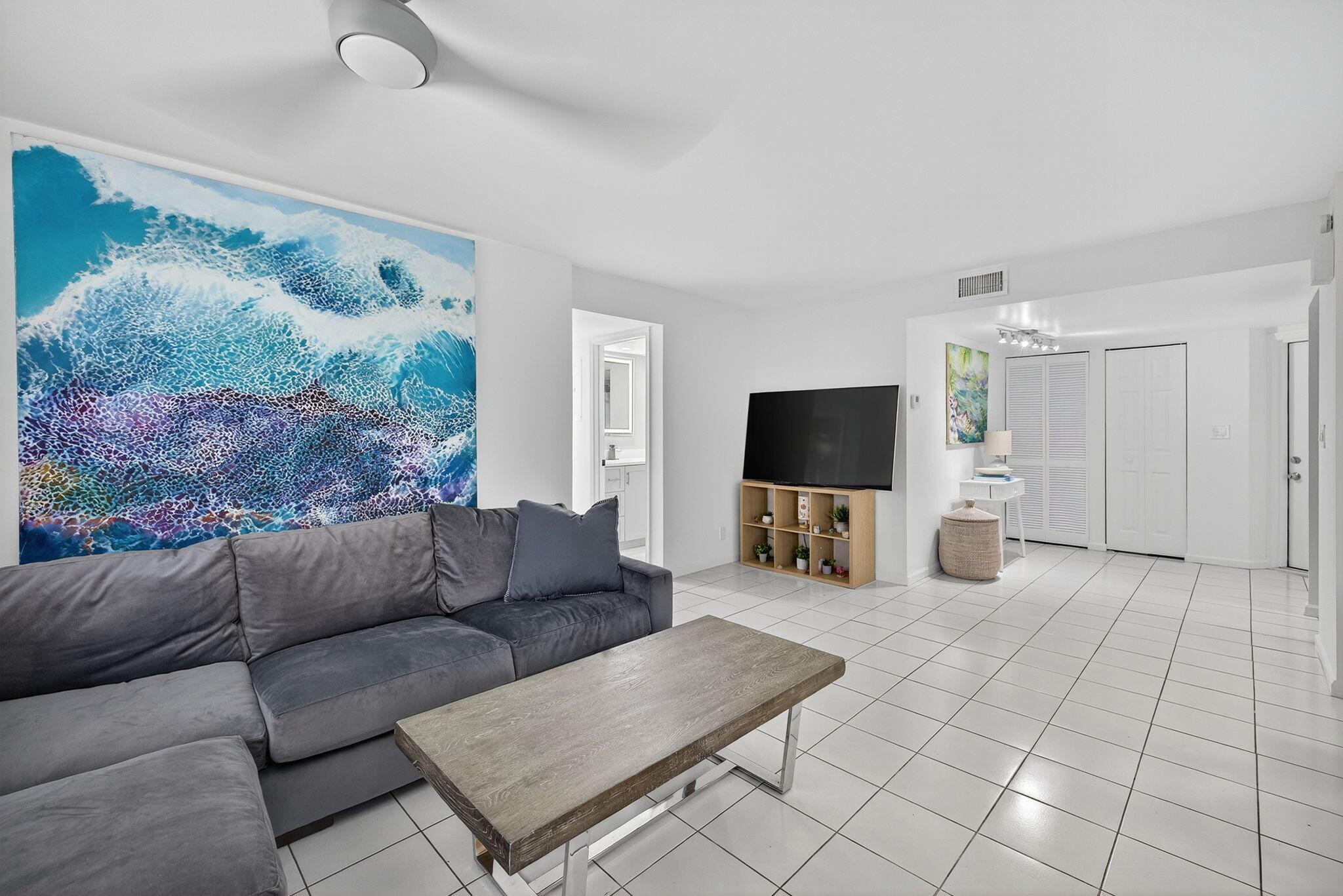 8451 Shadow Court # 4-7, Coral Springs, FL, 33071/$315,000 2 8451 Shadow Court # 4-7