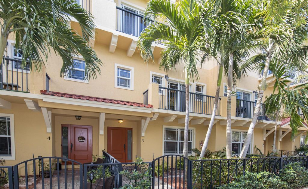 Photo of 218 S Federal Highway #3, Lake Worth Beach, FL 33460 (MLS # R11035090)