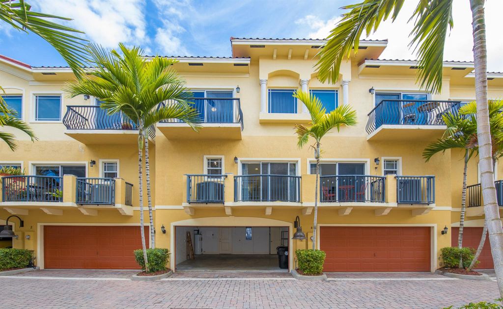 Photo of 218 S Federal Highway #3, Lake Worth Beach, FL 33460 (MLS # R11035090)