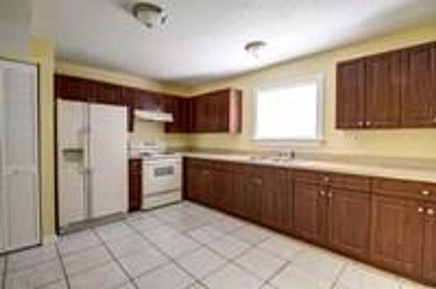 3 BED 1 BATH WITH CARPORT / FULLY TILED / LARGE KITCHEN / PATIO / LARGE LAUNDRY ROOM /1 DAY APPROVAL! / LARGE MASTER BEDROOM WITH WALK-IN CLOSET!