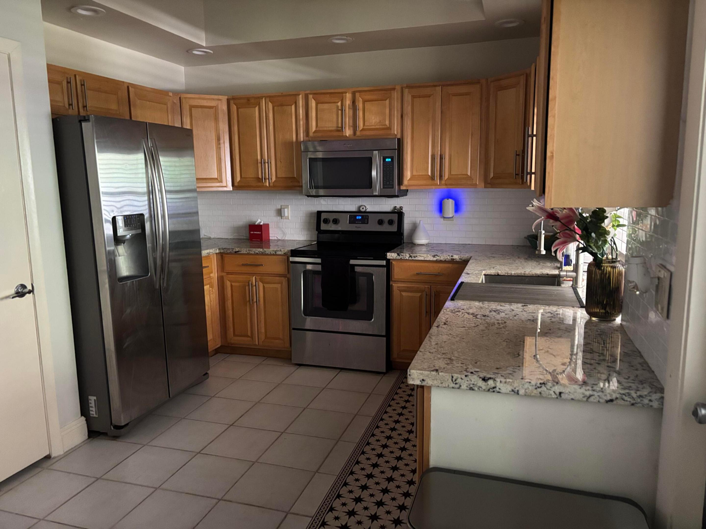 CORAL SPRINGS UNIVERSITY DRIVE - Residential Income