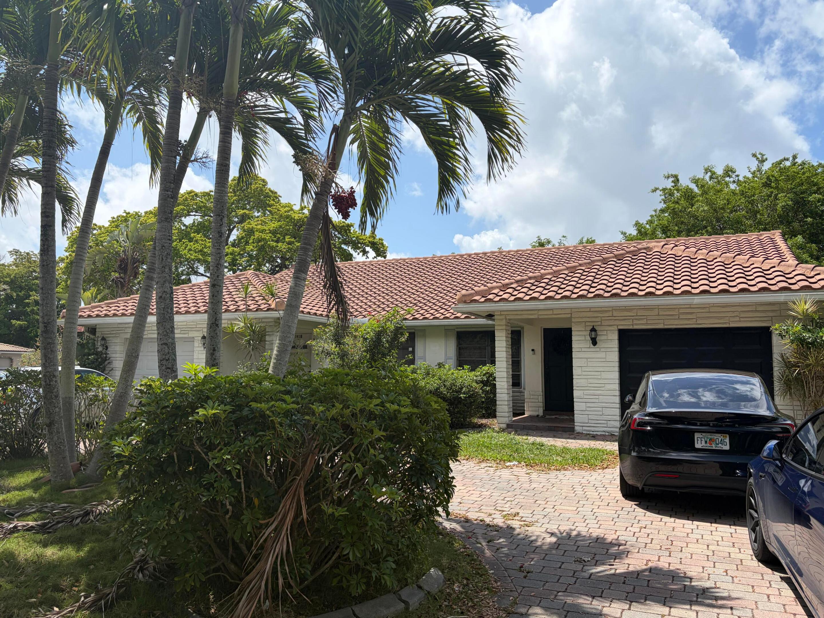 CORAL SPRINGS UNIVERSITY DRIVE - Residential Income