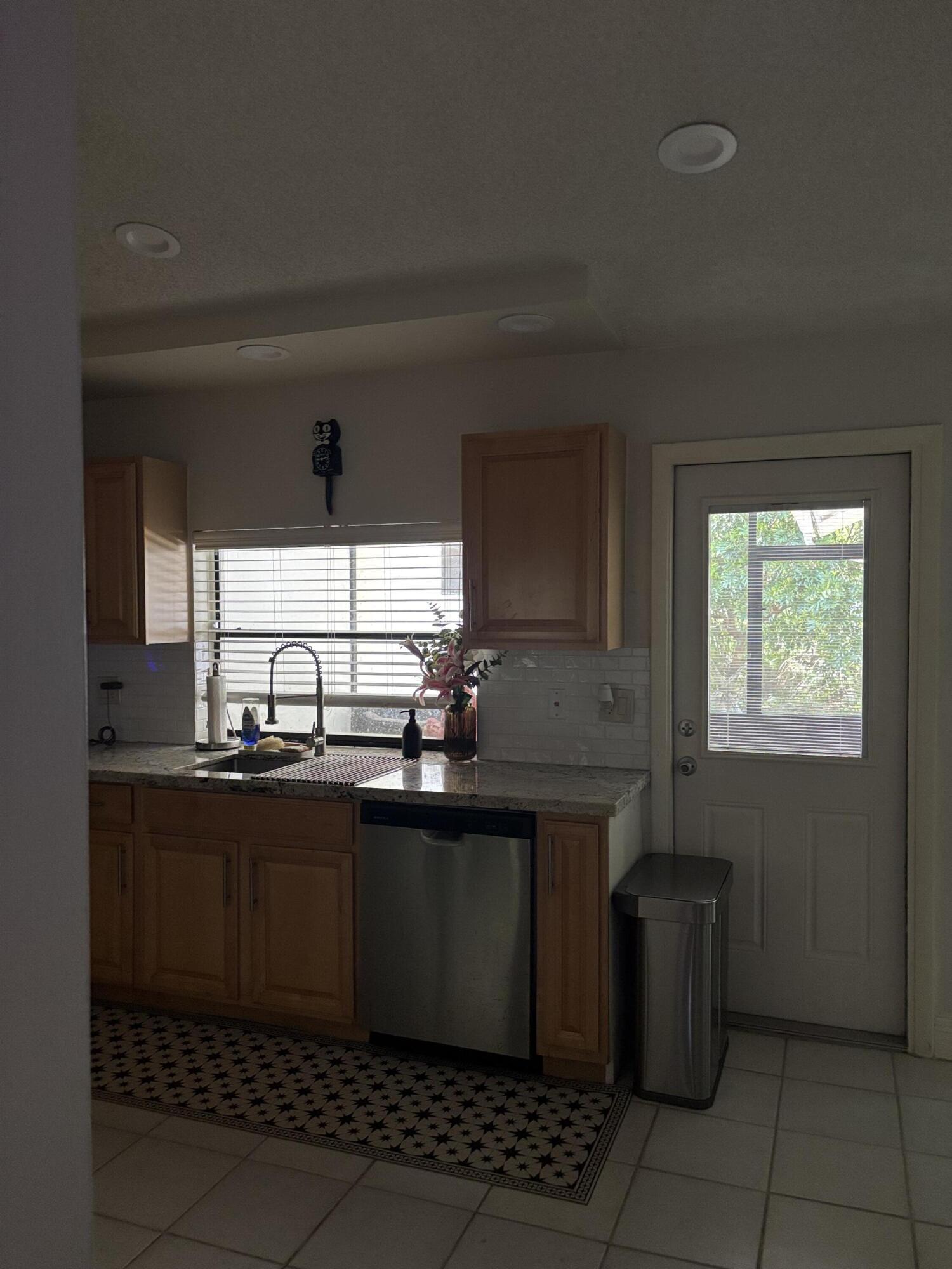 CORAL SPRINGS UNIVERSITY DRIVE - Residential Income