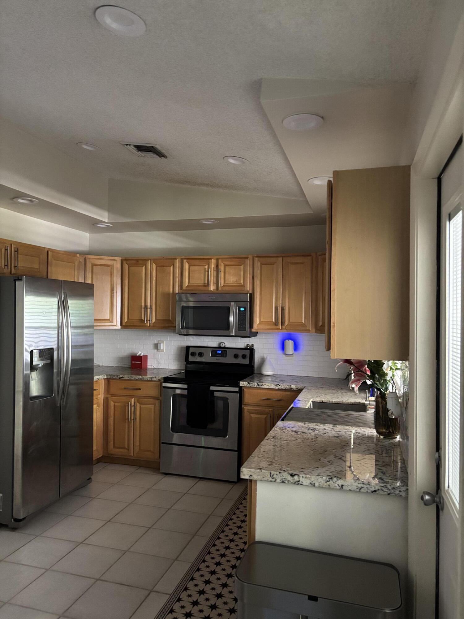 CORAL SPRINGS UNIVERSITY DRIVE - Residential Income