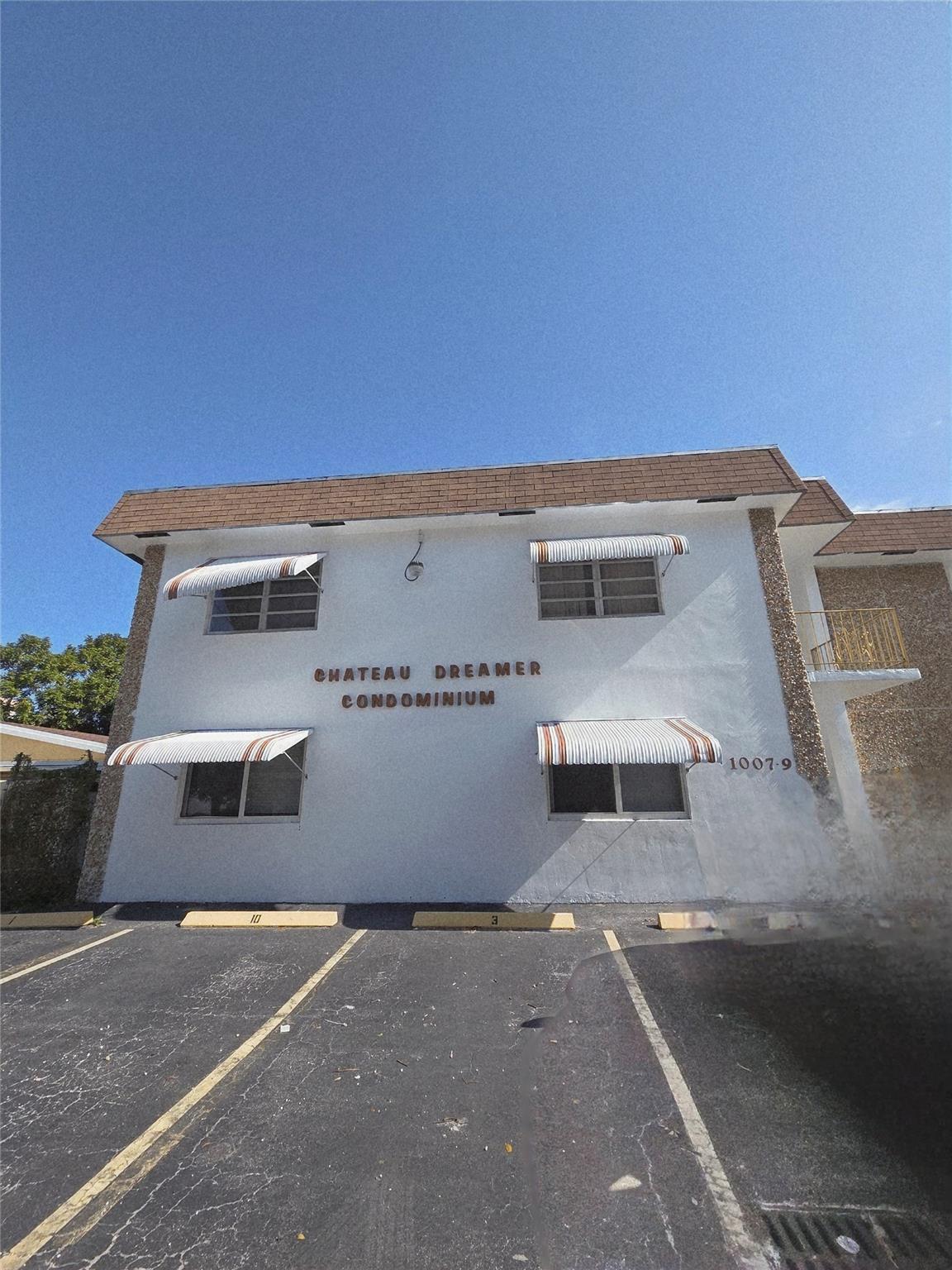 Chateau Dreamer Condo - Residential Lease