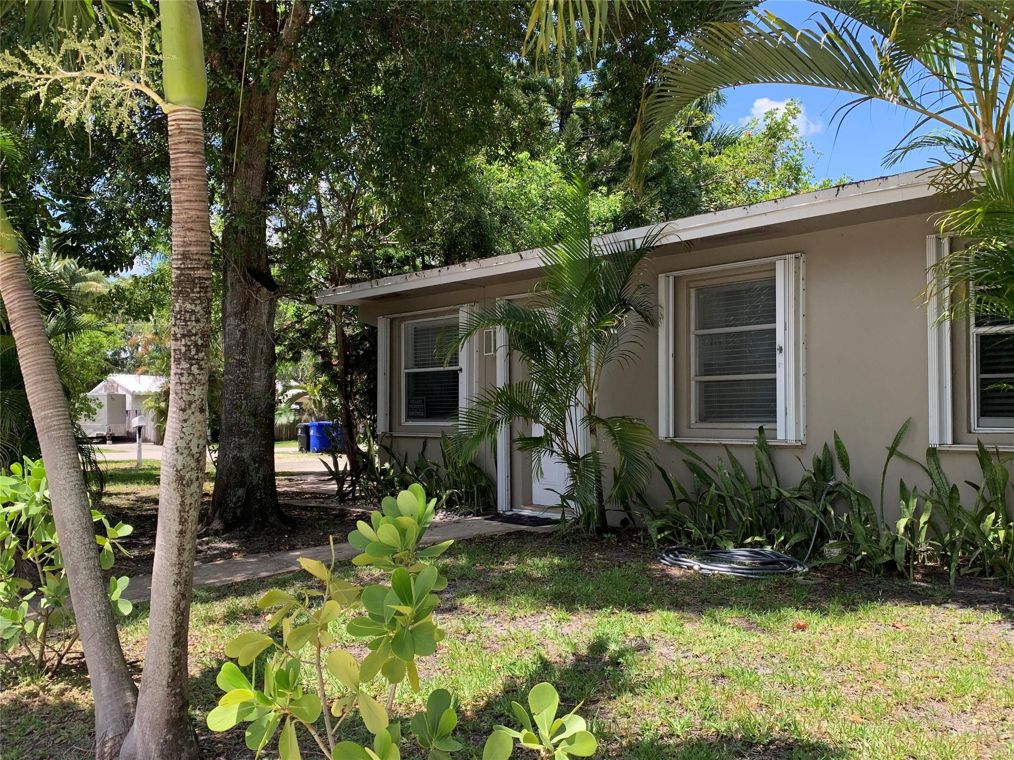 View photos, virtual tours, details... 801 SW 10th Street 1-2