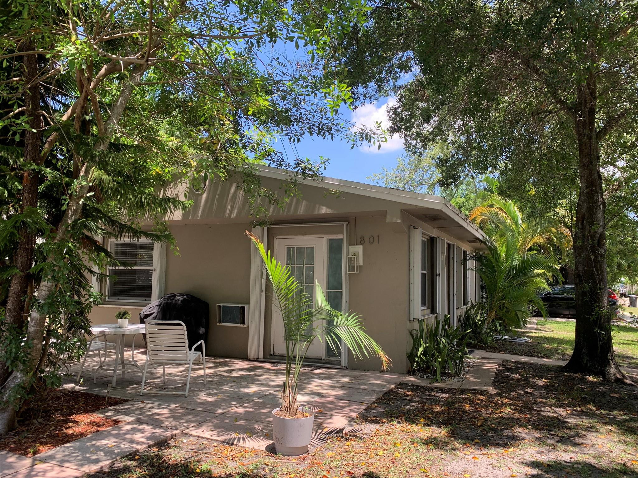View photos, virtual tours, details... 801 SW 10th Street 1-2