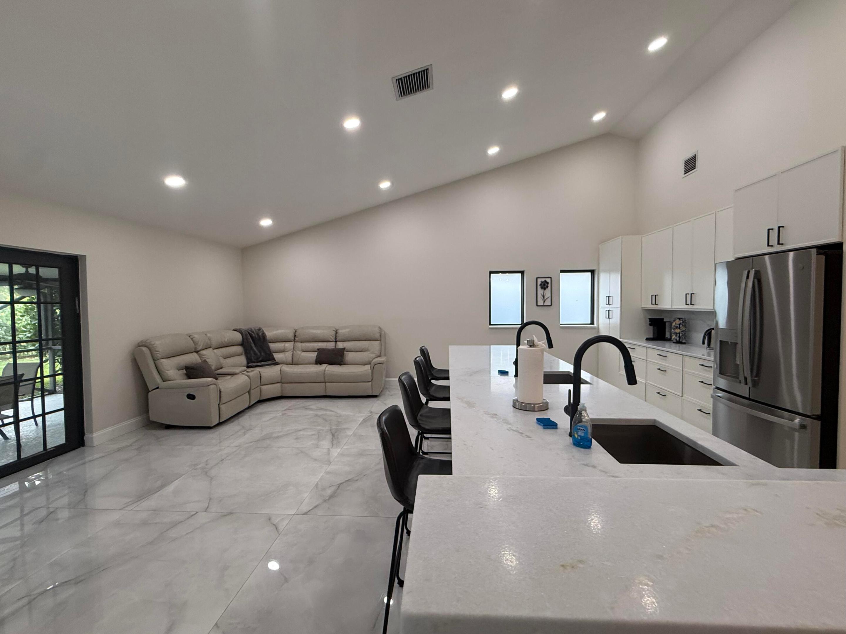 SUN VALLEY 2 - Residential Lease