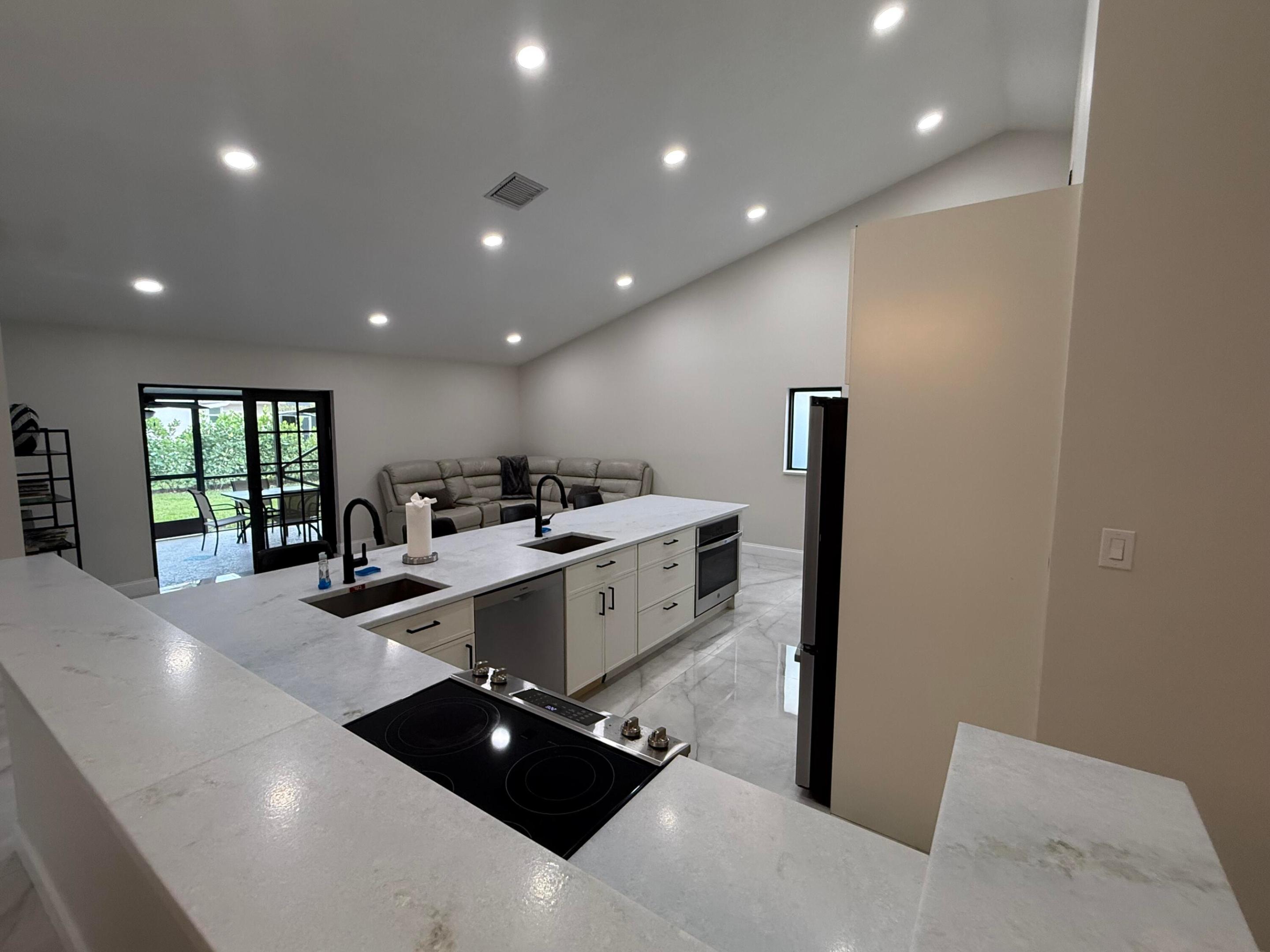 SUN VALLEY 2 - Residential Lease