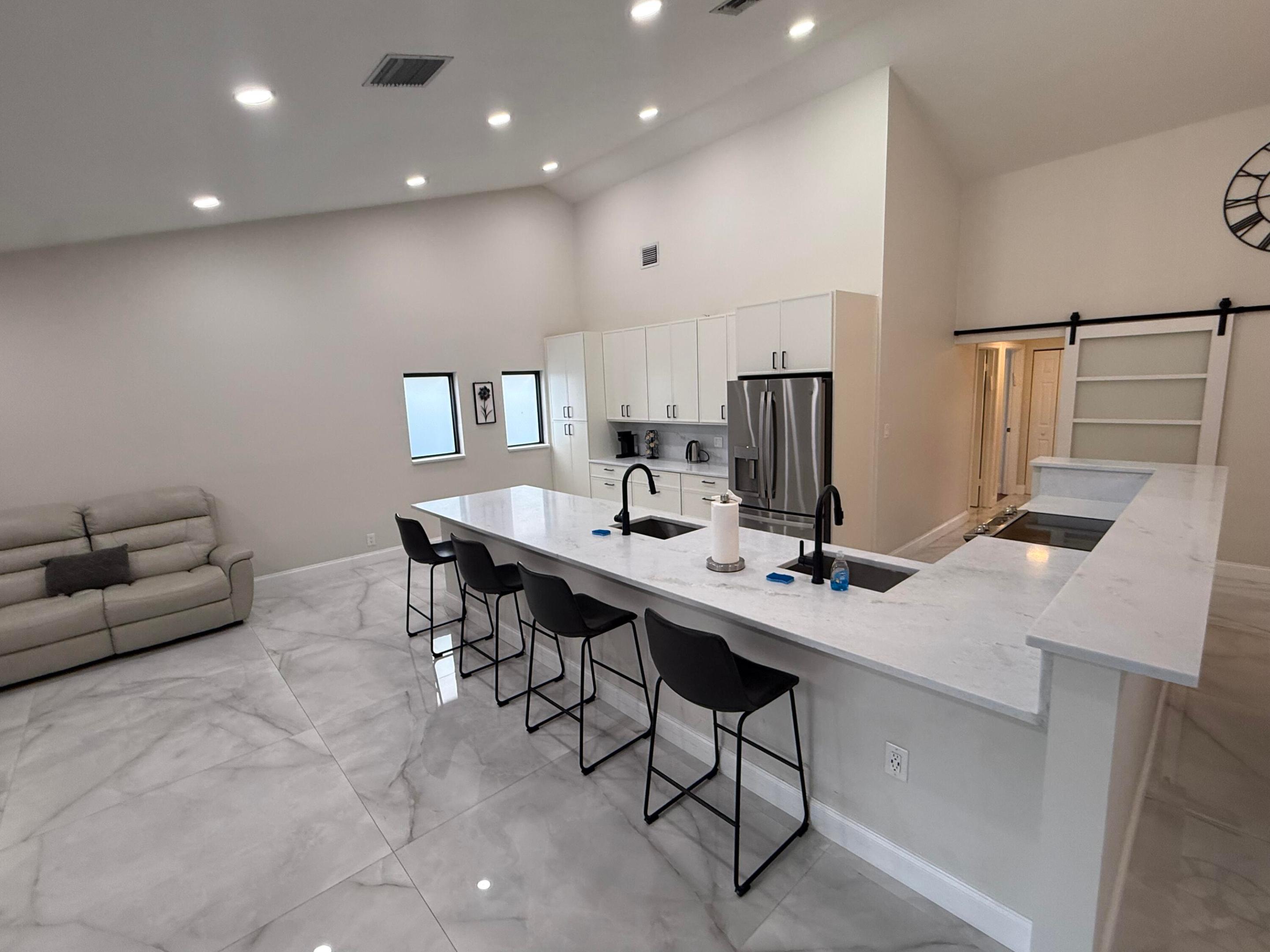 SUN VALLEY 2 - Residential Lease