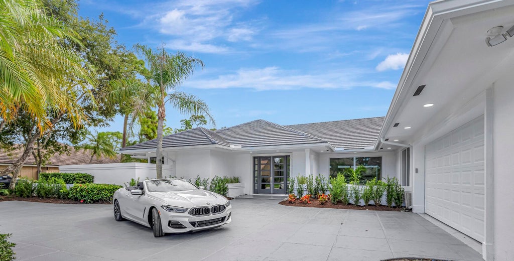 Photo of 17 Surrey Road, Palm Beach Gardens, FL 33418 (MLS # R10935615)