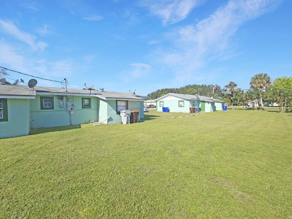 Photo of 8656 64th Court, Vero Beach, FL 32967 (MLS # R11150177)