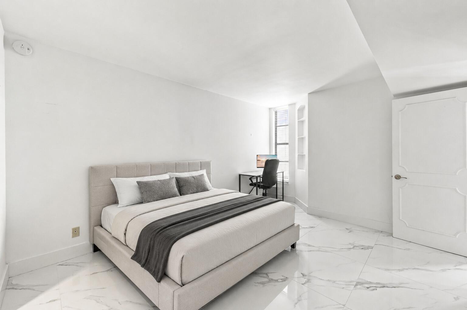 1000 S Ocean Boulevard 14o