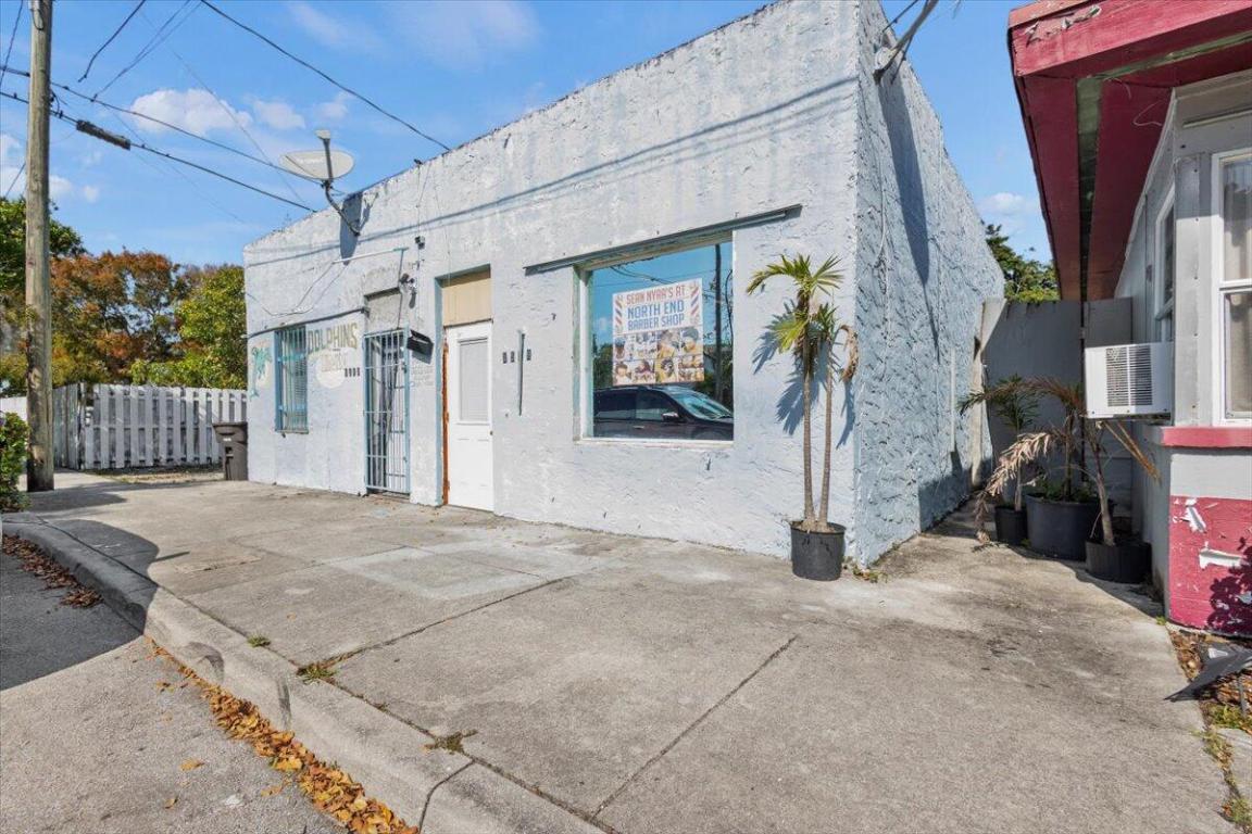 1504 N Sapodilla Avenue