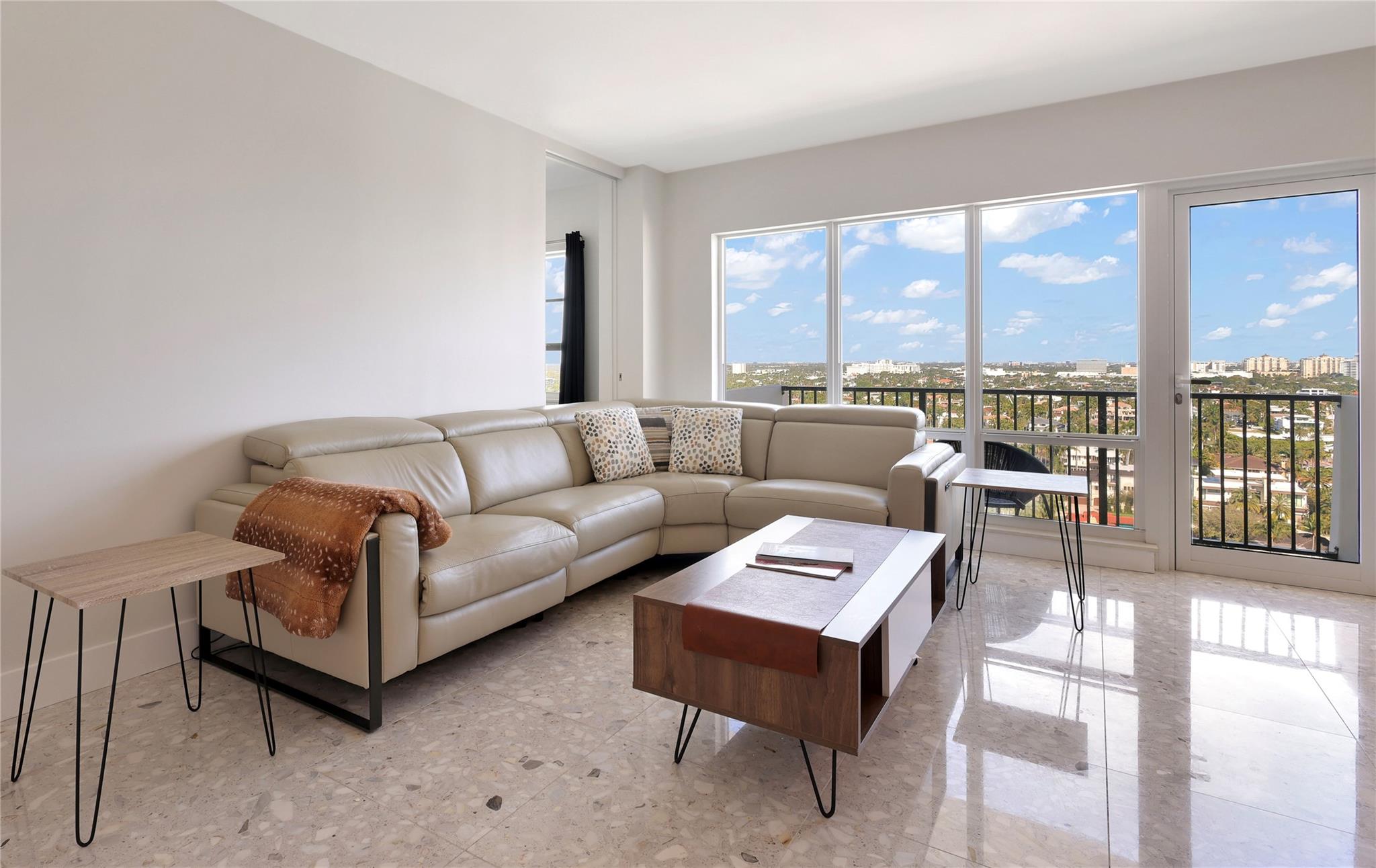 340 Sunset Dr 1808