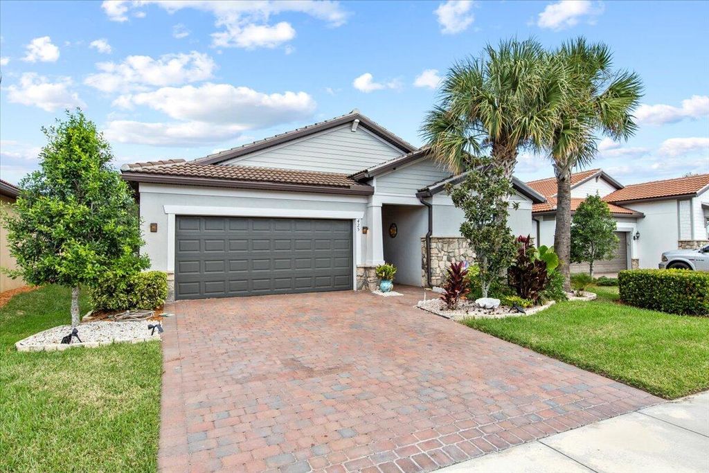 Photo of 425 SE Bancroft Court, Port Saint Lucie, FL 34984 (MLS # R10931880)