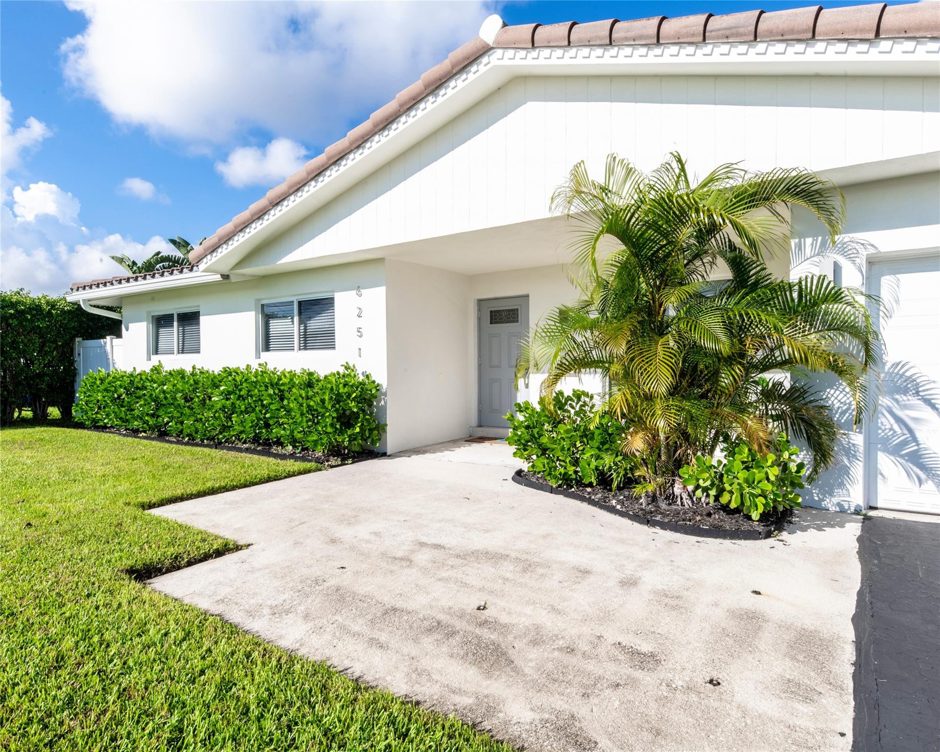 IMPERIAL POINT 4TH SEC - Residential Lease