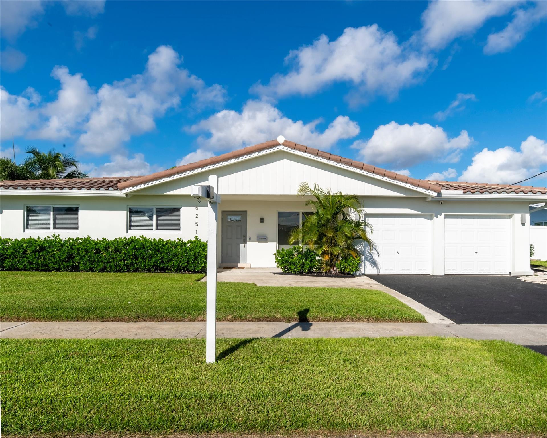 IMPERIAL POINT 4TH SEC - Residential Lease