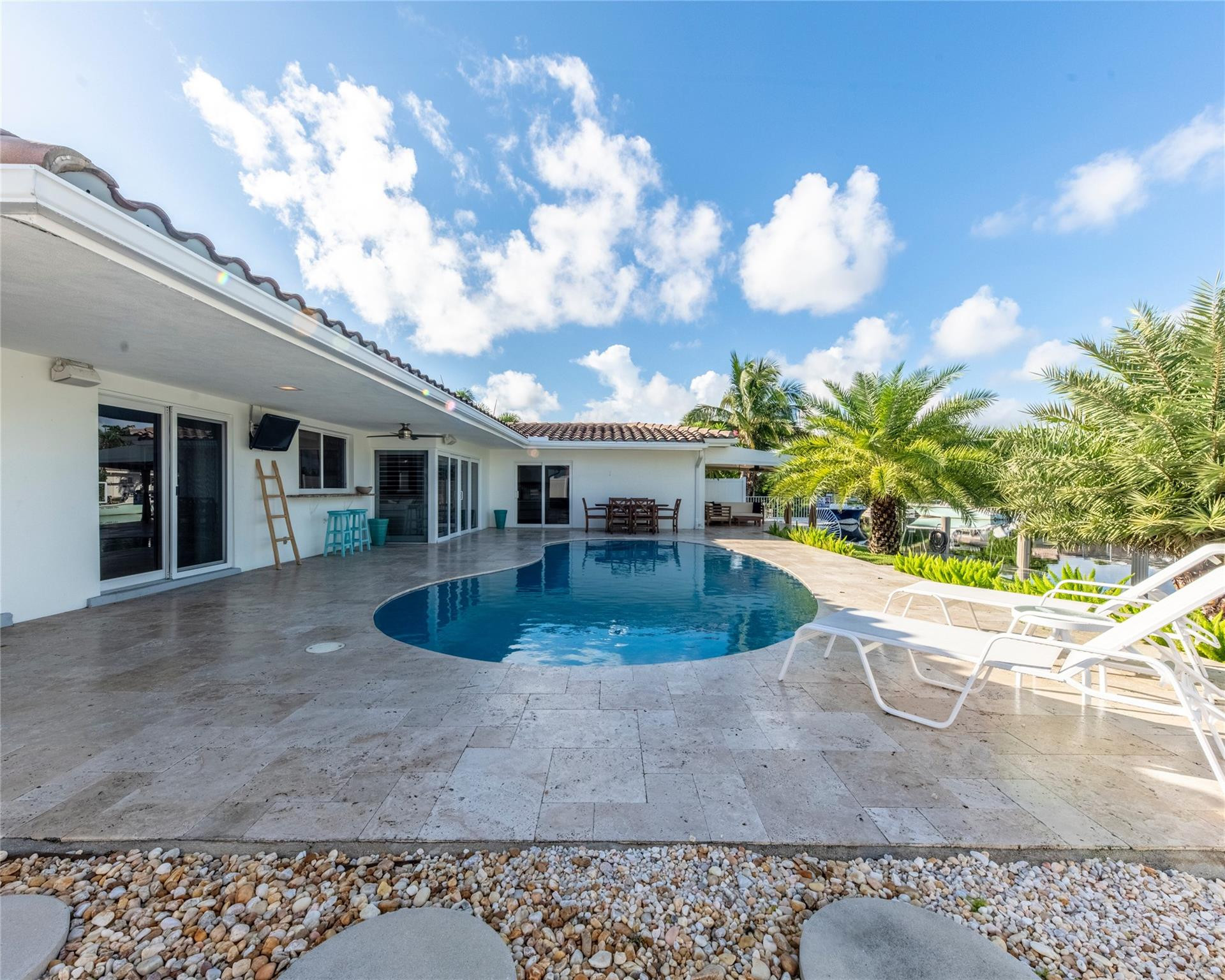 IMPERIAL POINT 4TH SEC - Residential Lease