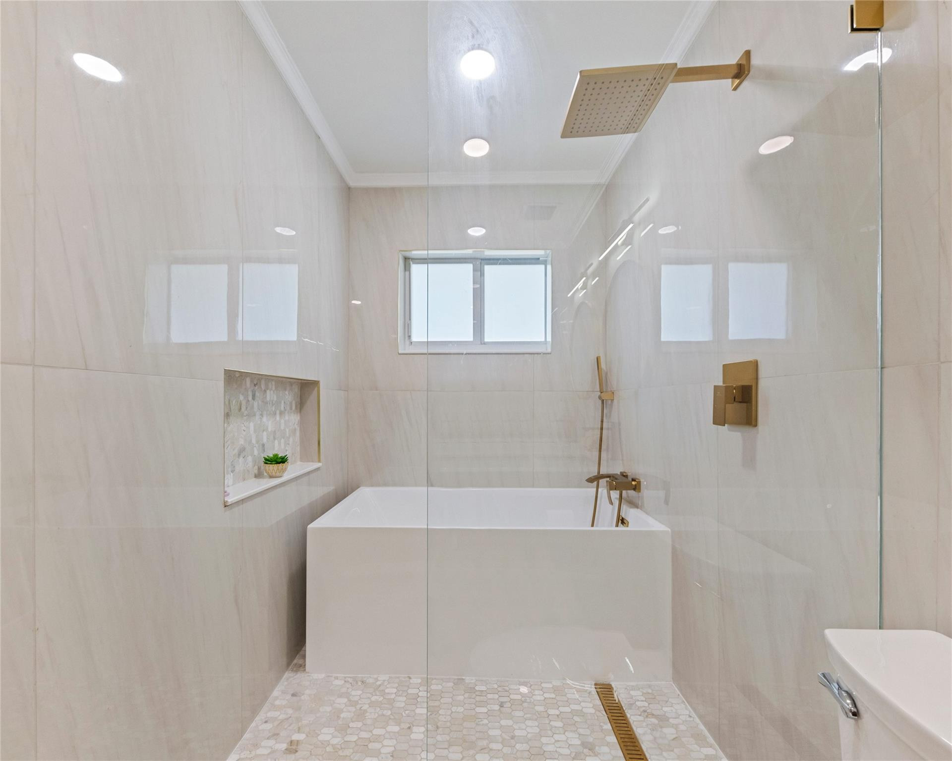 IMPERIAL POINT 4TH SEC - Residential Lease