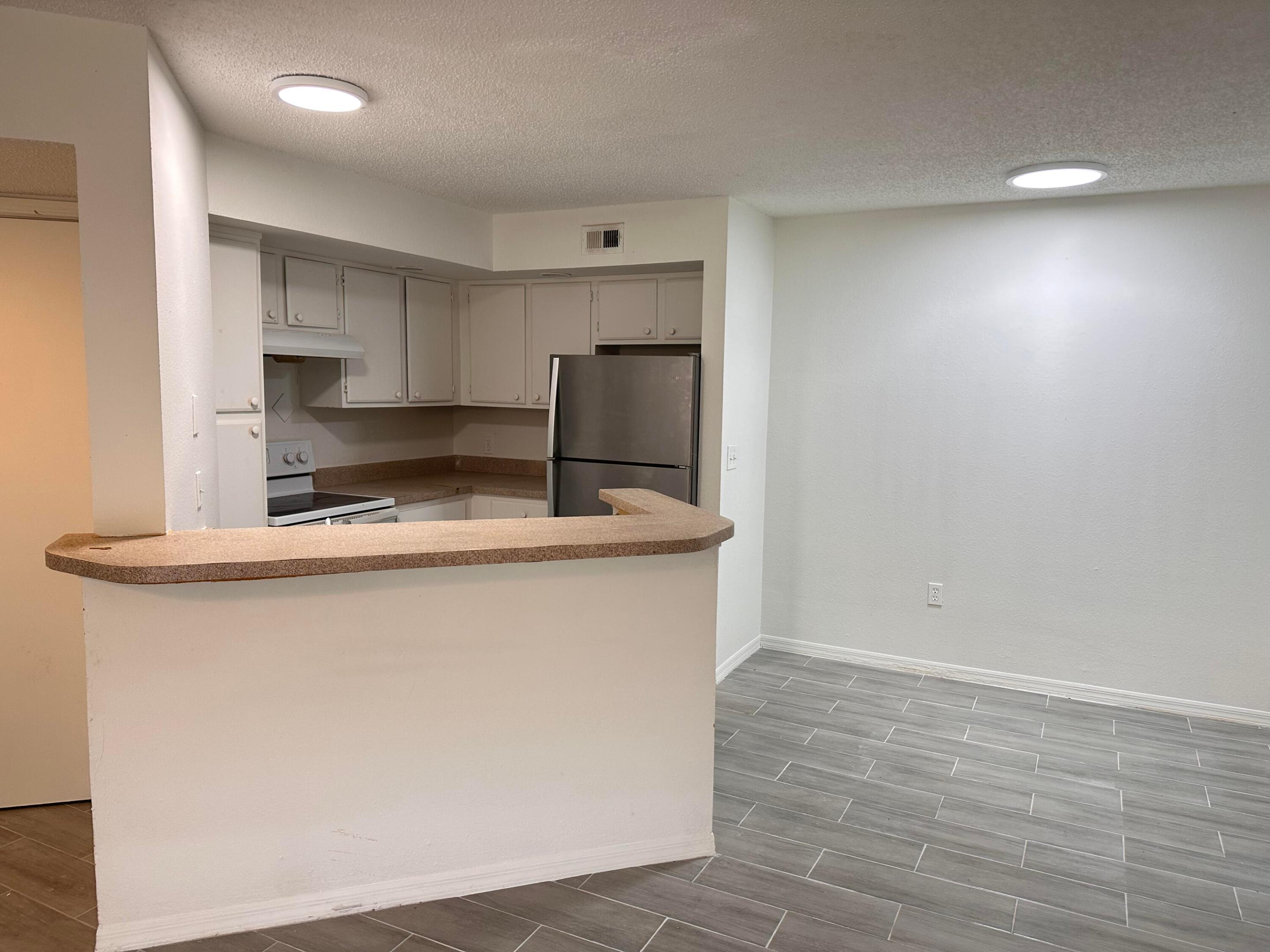 PONTE VERDE AT PALM BEACH LAKES CONDO - Residential